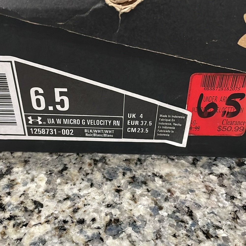 Under Armour Running Shoes - Picture 10 of 10